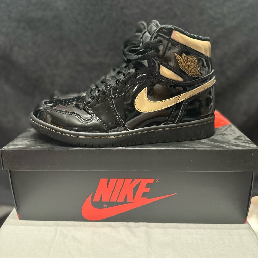Air Jordan 1 Black Metallic Gold